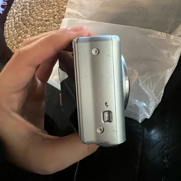 Canon SX740 HS Silver Digital Camera - Picture 4 of 16